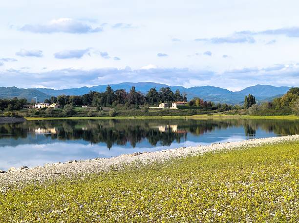 Paesaggio idilliaco del Lago di Bilancino, Barberino di Mugello
